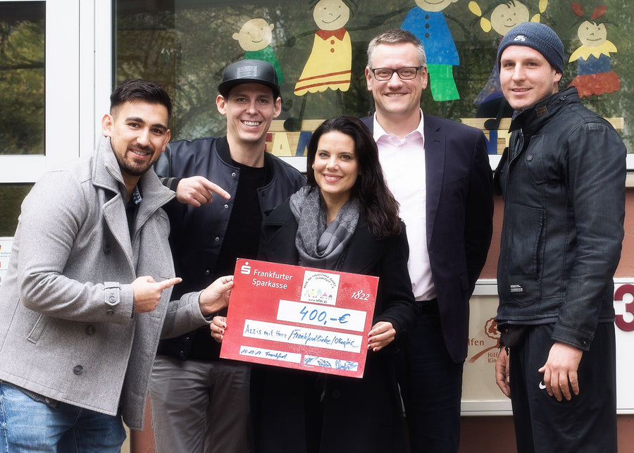 Azzis mit Herz, Olioptic und Frankfurtliebe spenden 400 Euro an Hilfe für krebskranke Kinder Frankfurt e.V.