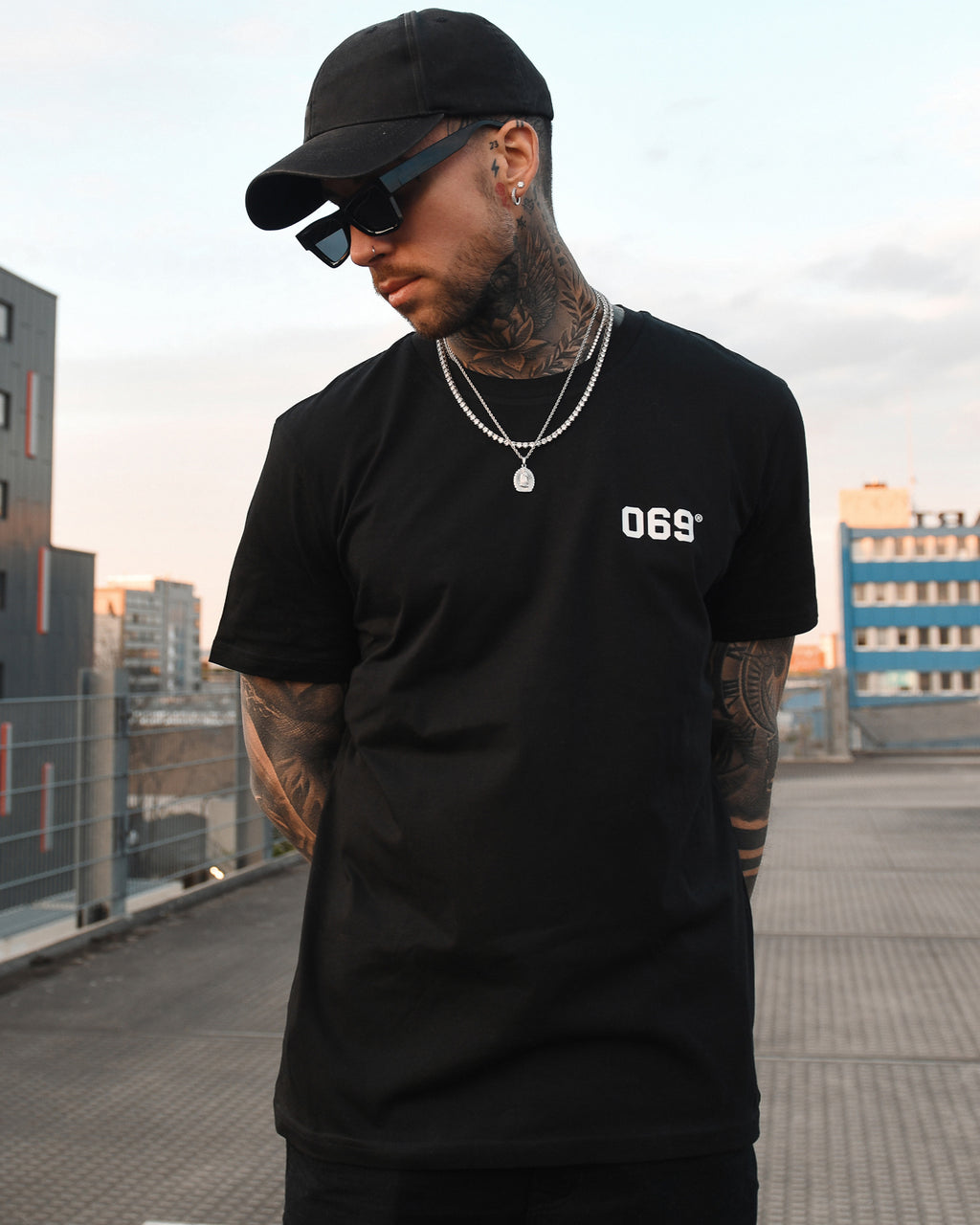 Unisex T-Shirt 069 black