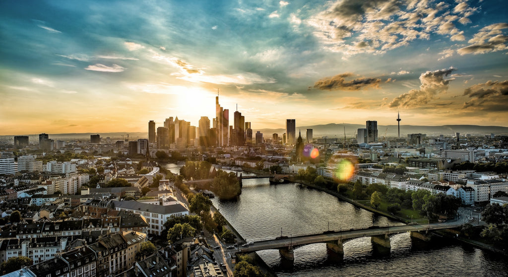 Frankfurt GOLDEN LENS FLARE