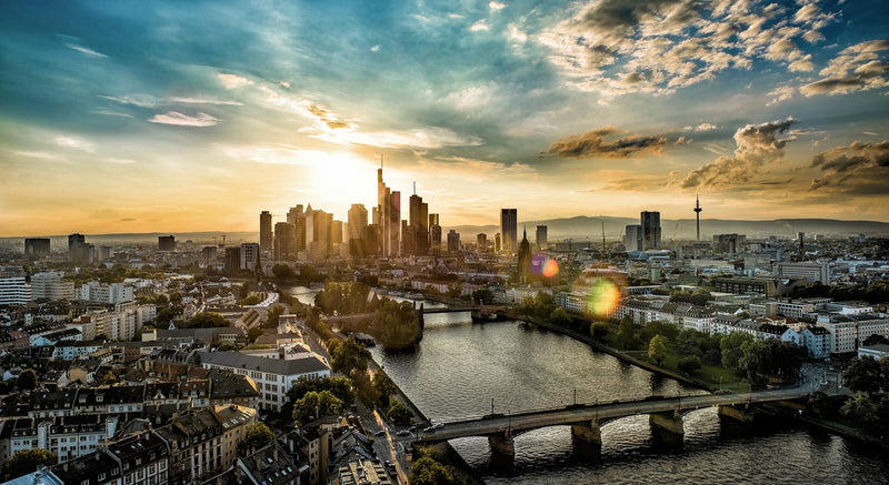 Frankfurt GOLDEN LENS FLARE